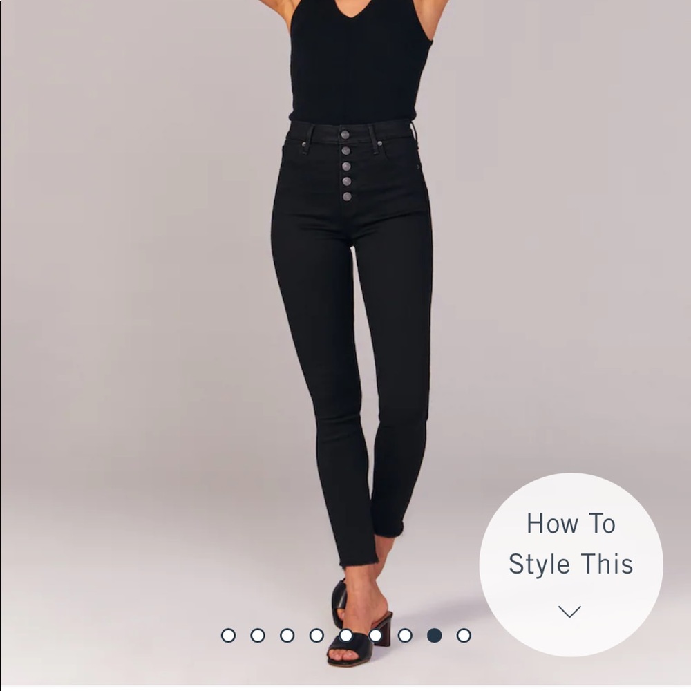 High Rise Super Skinny Ankle Jeans in Black with Button Front. 28/6S